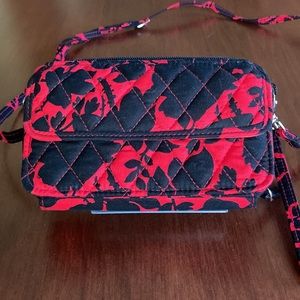 Vera Bradley 3-in-1 Crossbody NWOT Red and Black Floral